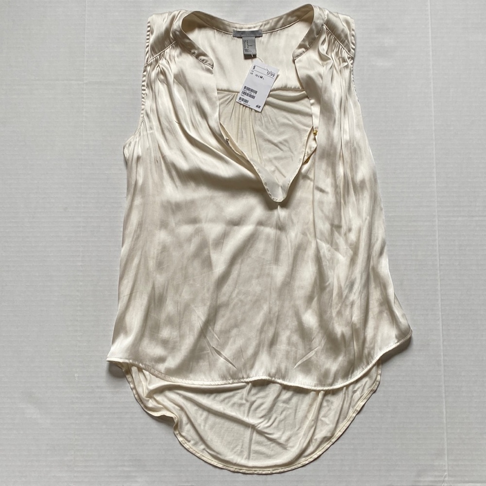 NWT cream top